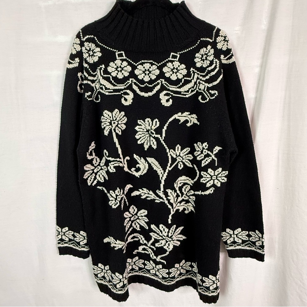 The Limited Vintage Black and White Cross Stitch Floral Turtleneck Sweater LG